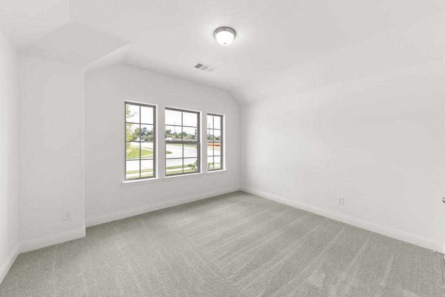 Spacious, unfurnished interior of a new home in Keeneland, Aubrey (Image 40).