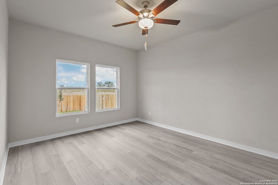 Spacious, unfurnished interior of a new home in Garden Grove, San Antonio (Image 18).