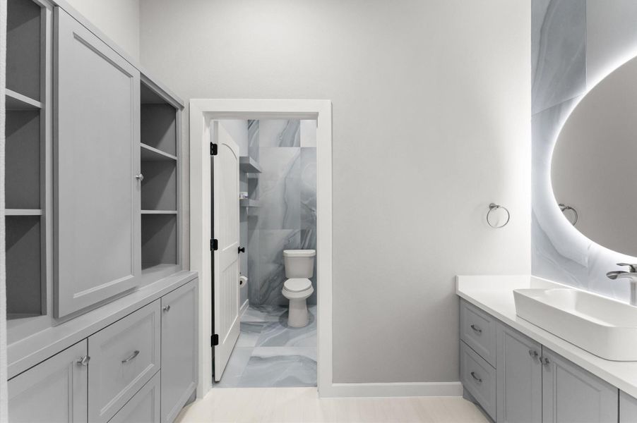 Furnished interior view inside a new home in , Rosharon (Image 11).