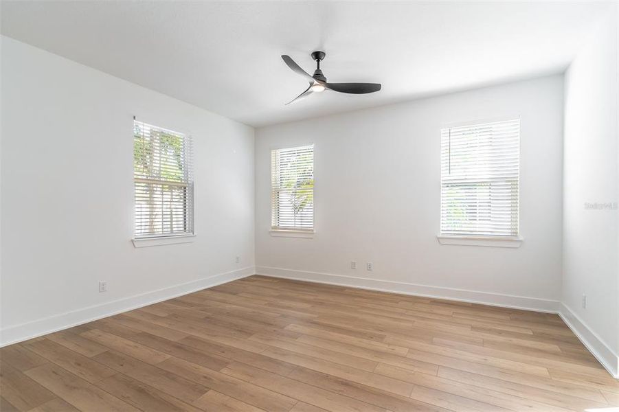 Spacious, unfurnished interior of a new home in , Orlando (Image 13).