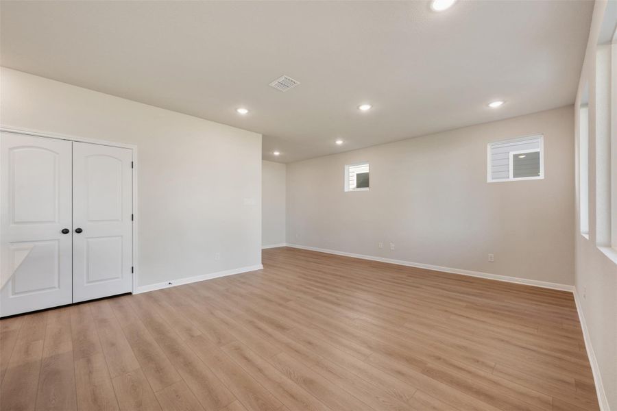 Representative images and renderings are for illustrative purposes. Actual structural options and design finishes of home may vary.