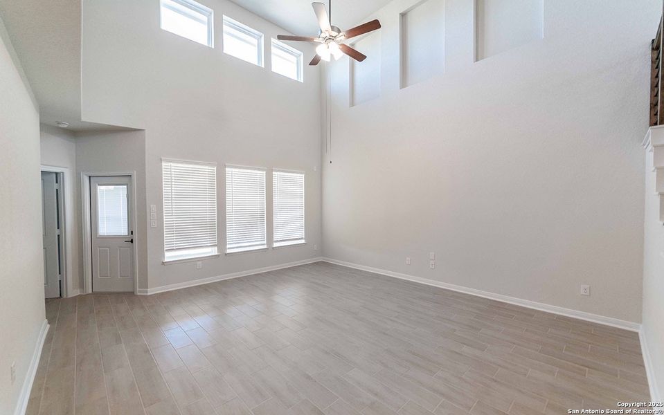 Spacious, unfurnished interior of a new home in Arcadia Ridge, San Antonio (Image 9). Spacious, unfurnished interior of a new home in Arcadia Ridge, San Antonio (Image 9).