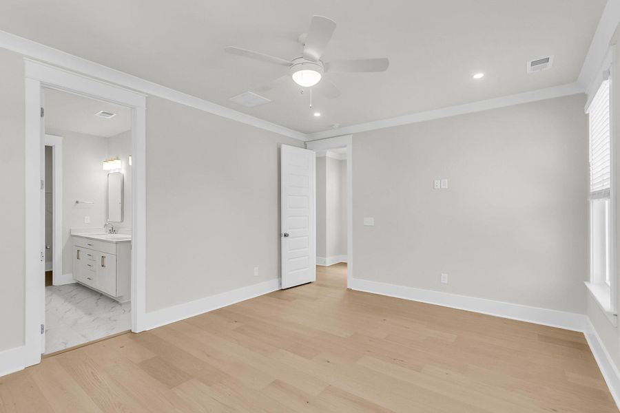 Spacious, unfurnished interior of a new home in Miller's Crossing, Johns Island (Image 27).