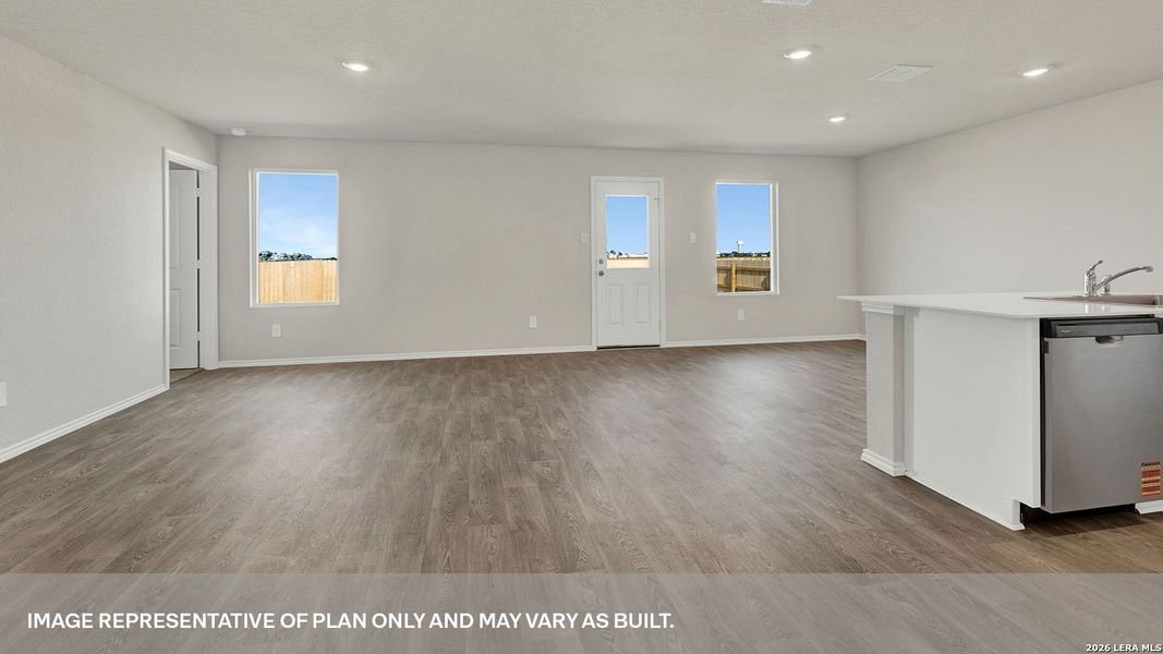 Spacious, unfurnished interior of a new home in Swenson Heights, Seguin (Image 17).
