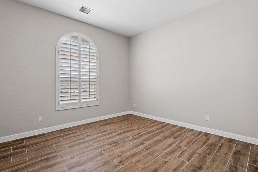 Representative unfurnished interior of a home built from the Torrey Pines by LEH. Homes in Verdancia, El Paso (Image 41).