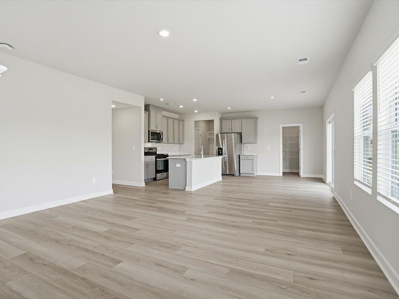 Spacious, unfurnished interior of a new home in Wexford Park, Fountain Inn (Image 13).