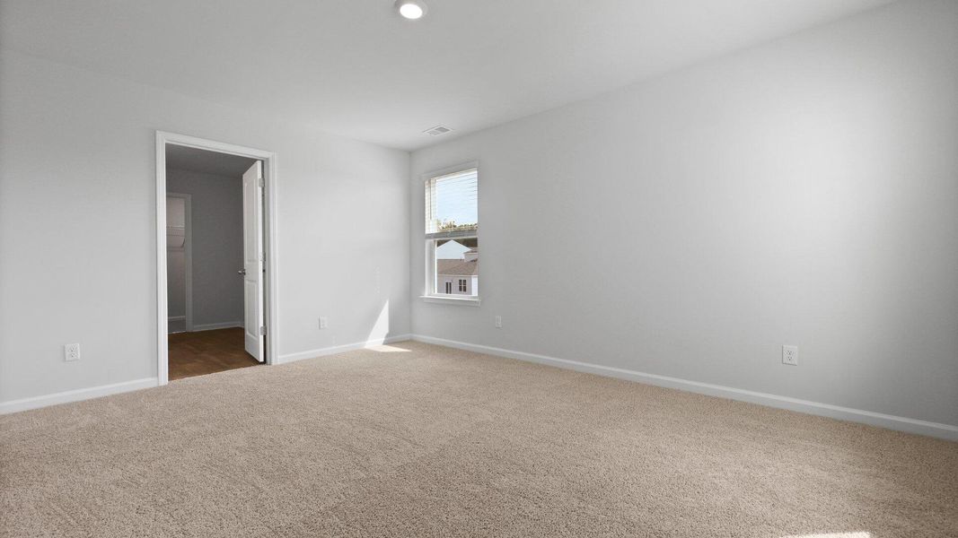 Spacious, unfurnished interior of a new home in , Summerville (Image 11).