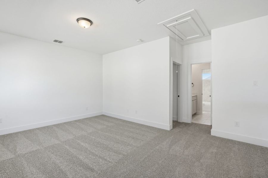 Spacious, unfurnished interior of a new home in Stillwater Ranch, San Antonio (Image 34).