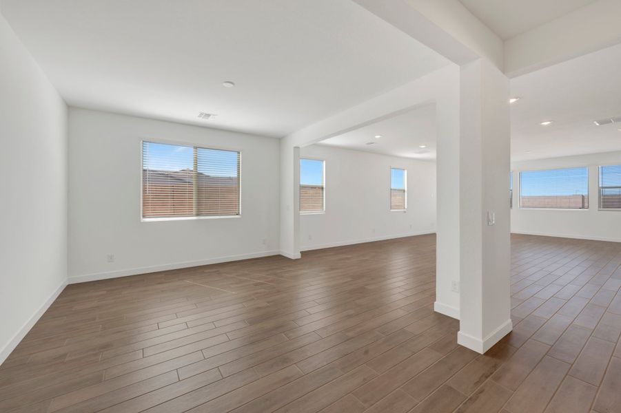 Spacious, unfurnished interior of a new home in Terraza, San Tan Valley (Image 17).