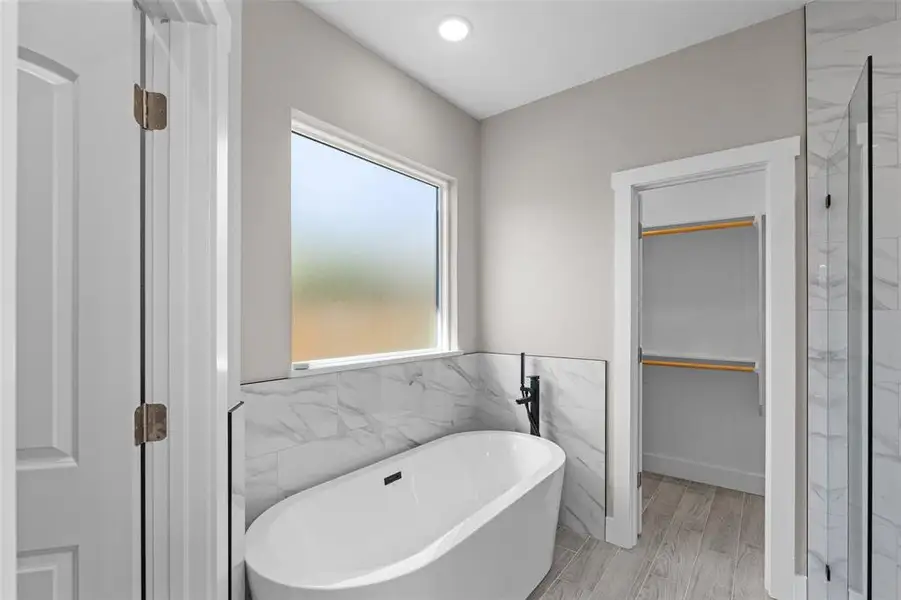 Furnished interior view inside a new home in , Granbury (Image 9).