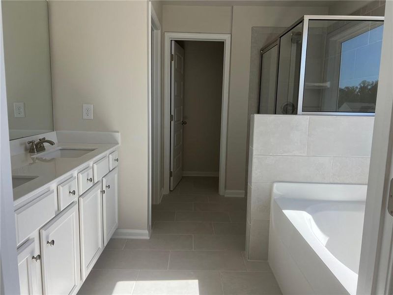 Furnished interior view inside a new home in Crofton Place Enclave, Snellville (Image 14).