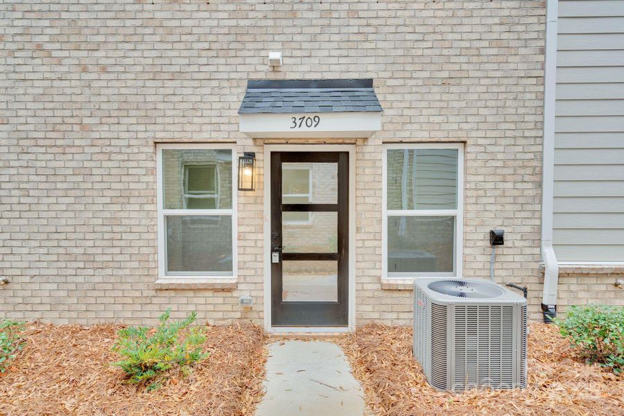 Exterior details and patio area of a home in , Charlotte (Image 2).