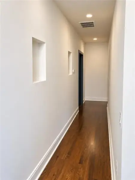 Spacious, unfurnished interior of a new home in , Atlanta (Image 25).