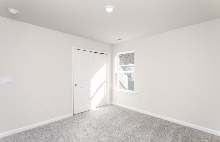 Representative unfurnished interior of a home built from the Richton by Pulte Homes in Riverlights, Wilmington (Image 14).