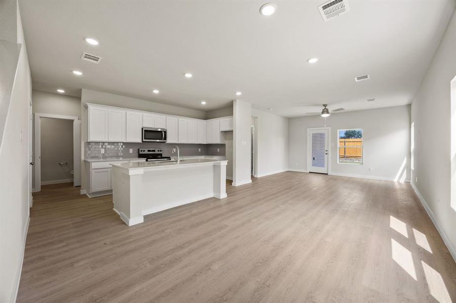 Spacious, unfurnished interior of a new home in MiraVerde, Crowley (Image 14). Spacious, unfurnished interior of a new home in MiraVerde, Crowley (Image 14).