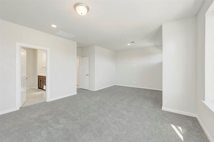 Spacious, unfurnished interior of a new home in Painted Tree Woodland West – Cottages, McKinney (Image 13).
