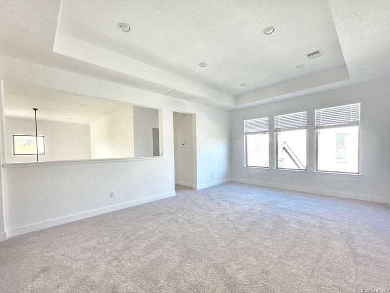 Spacious, unfurnished interior of a new home in Stevens Ranch, San Antonio (Image 20).