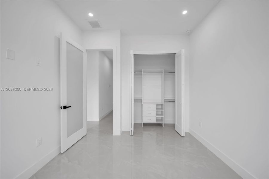 Spacious, unfurnished interior of a new home in , Lehigh Acres (Image 27).