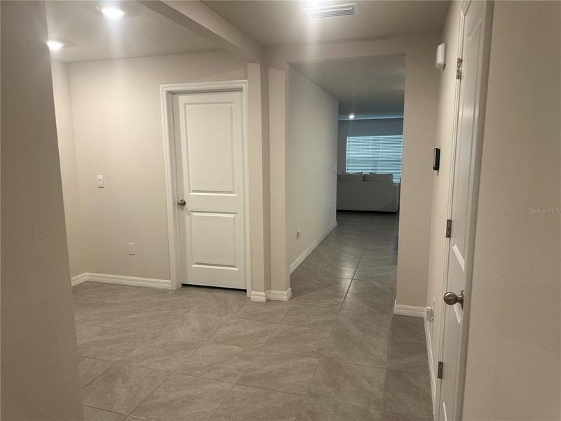 Spacious, unfurnished interior of a new home in Silverstone North, Palmetto (Image 20).