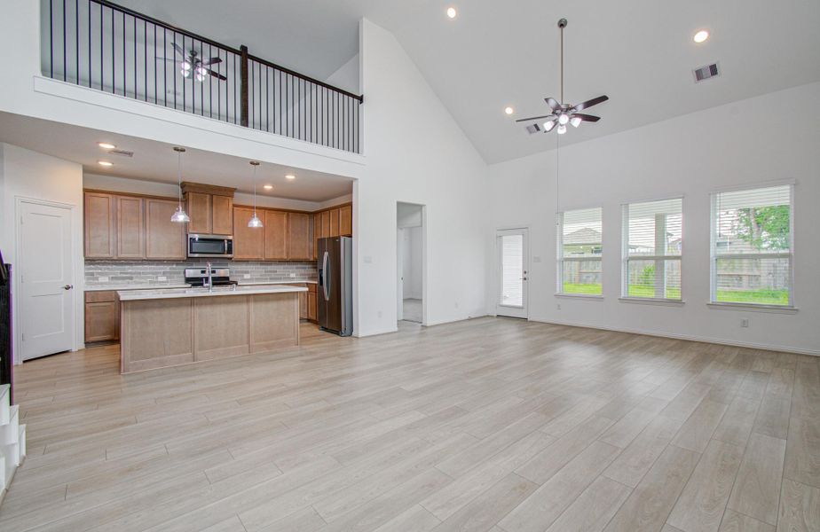 Spacious, unfurnished interior of a new home in , Fulshear (Image 16). Spacious, unfurnished interior of a new home in , Fulshear (Image 16).