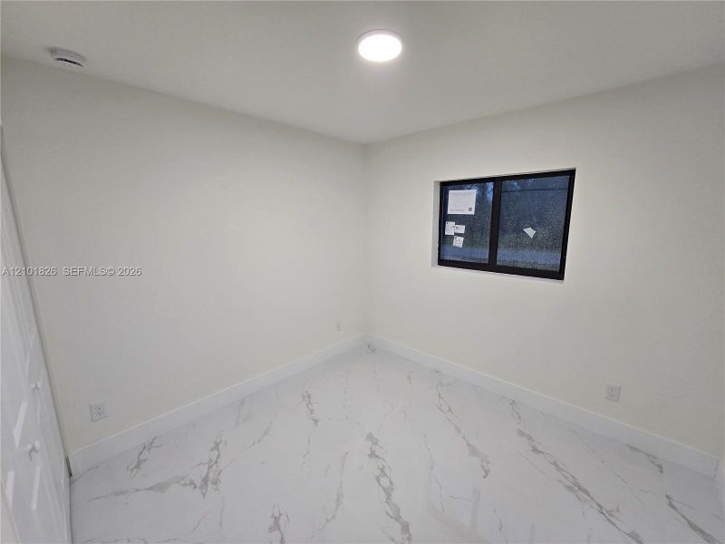 Spacious, unfurnished interior of a new home in , Lehigh Acres (Image 17).