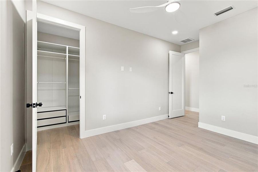 Spacious, unfurnished interior of a new home in , Tampa (Image 54).