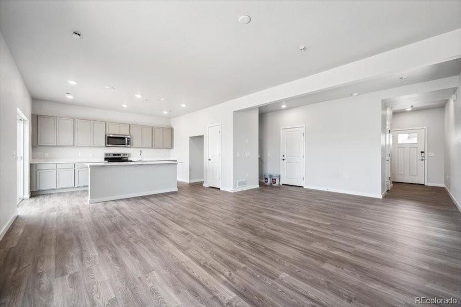 Spacious, unfurnished interior of a new home in Legato, Commerce City (Image 18).