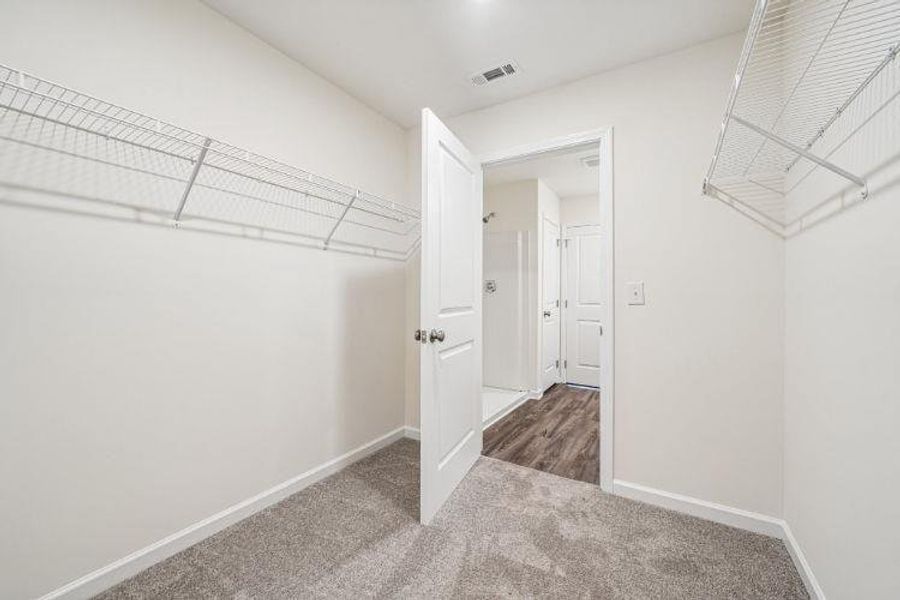 Spacious, unfurnished interior of a new home in , Hartwell (Image 16).