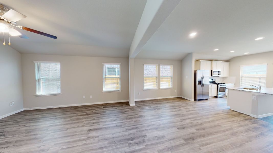Representative unfurnished interior of a home built from the Floor Plan 1605 by Colina Homes in River Ranch, Dayton (Image 35).