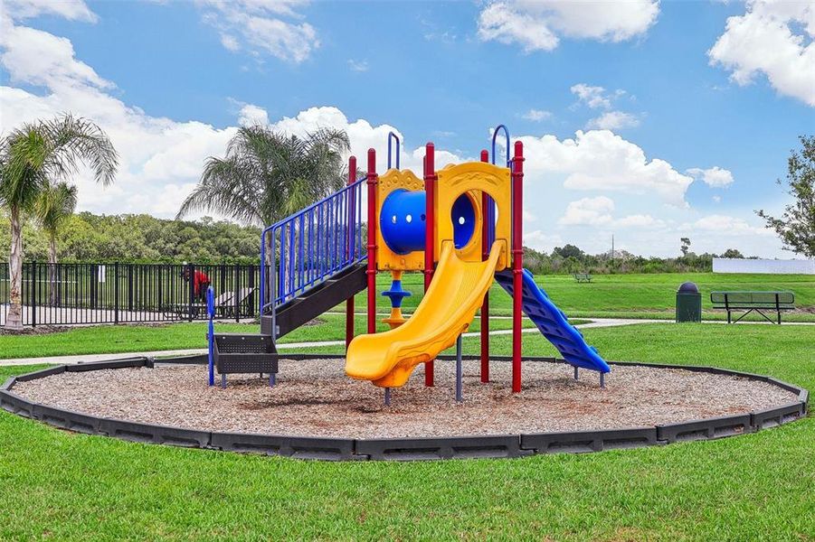 Community amenities in Eagle Hammock, Eagle Lake (Image 24).