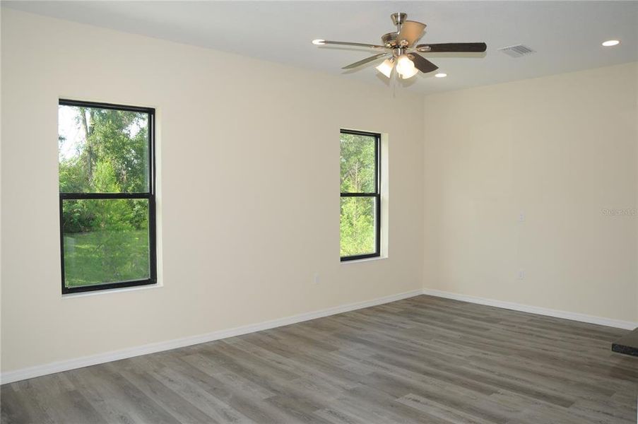 Spacious, unfurnished interior of a new home in , Tampa (Image 21).