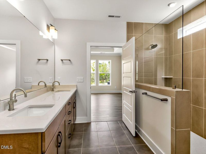 025-1280x960-first-floor-master-bathroom 025-1280x960-first-floor-master-bathroom