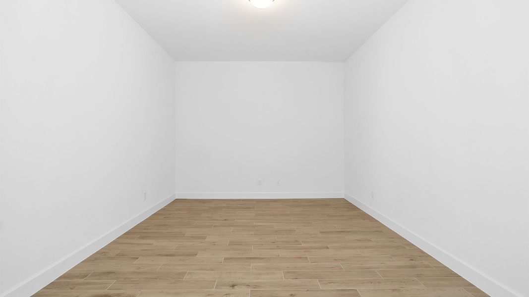 Spacious, unfurnished interior of a new home in Lakes of Cane Island, Katy (Image 60).