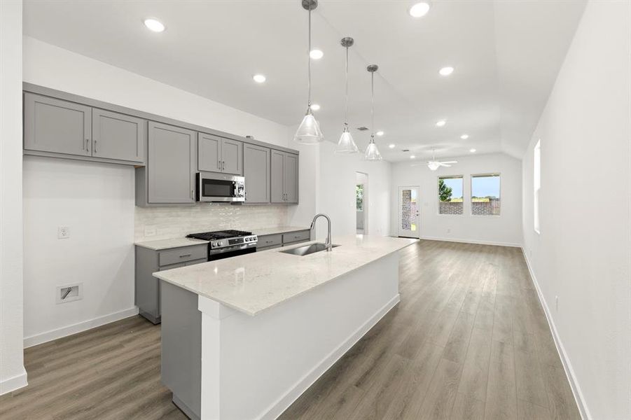 06. 5941 Laurel Lake - Kitchen (3)