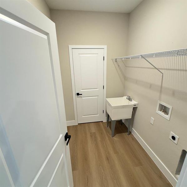 Spacious, unfurnished interior of a new home in , Ocala (Image 13).