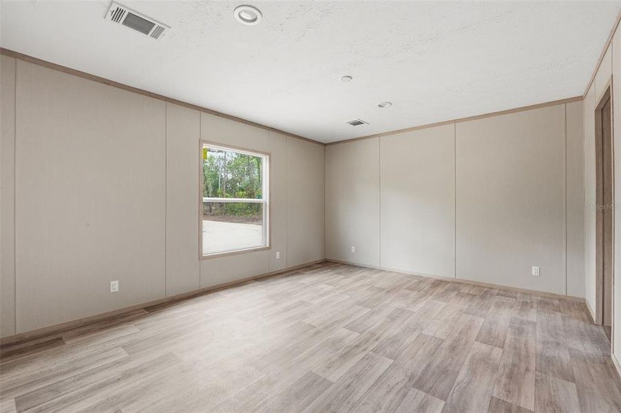 Spacious, unfurnished interior of a new home in , Williston (Image 15).
