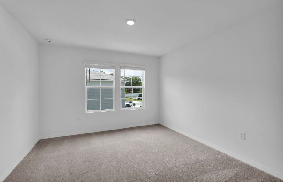 Spacious, unfurnished interior of a new home in Normandy Pines, Jacksonville (Image 14).