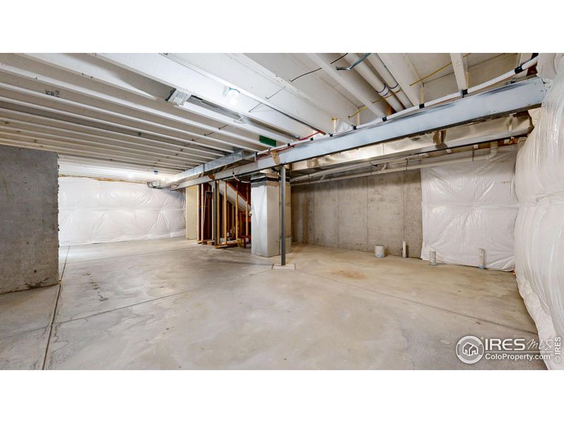 Spacious, unfurnished interior of a new home in Fickel Farms, Berthoud (Image 14).