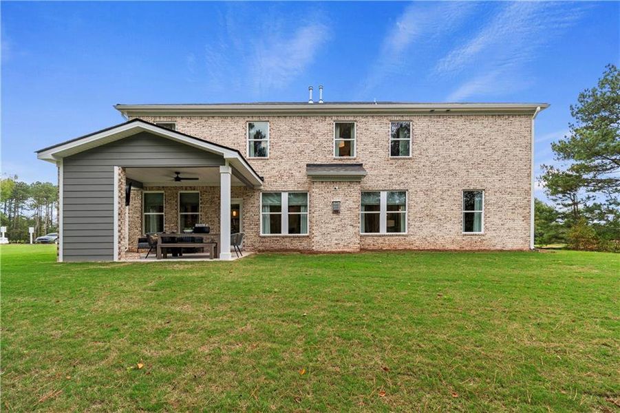 Exterior details and patio area of a home in Northcroft, Lawrenceville (Image 23).