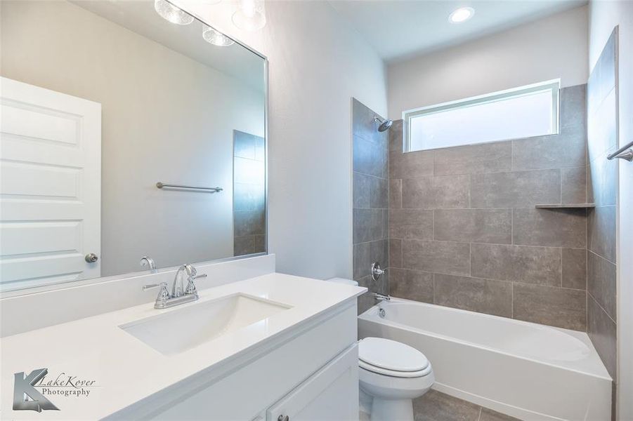 Bathroom with bathtub / shower combination and vanity