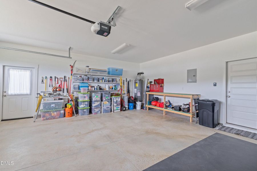 Garage w/ Workbench