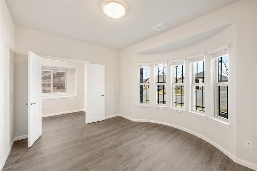 Spacious, unfurnished interior of a new home in Eagle Glen Elements, Alvarado (Image 20).