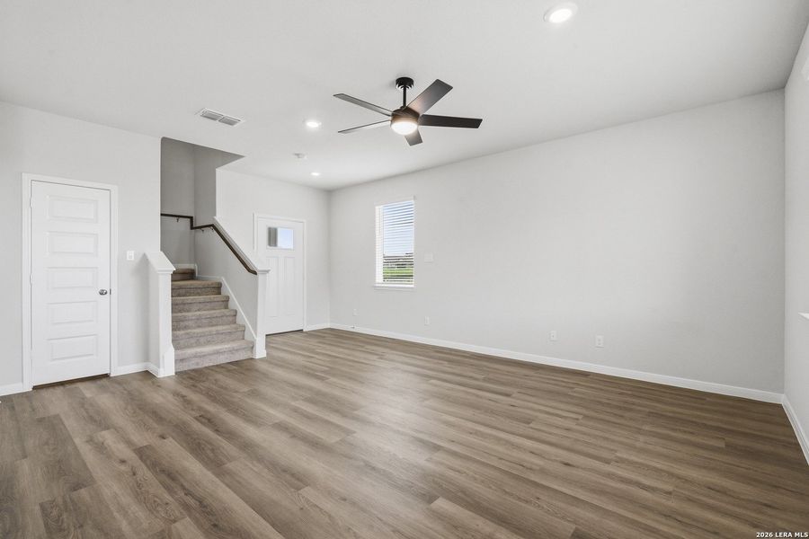 Spacious, unfurnished interior of a new home in Dauer Ranch, New Braunfels (Image 11). Spacious, unfurnished interior of a new home in Dauer Ranch, New Braunfels (Image 11).