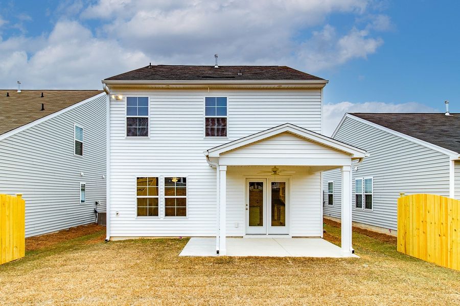 Exterior details and patio area of a home in Winston Point, Gilbert (Image 3). Exterior details and patio area of a home in Winston Point, Gilbert (Image 3).