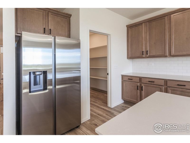 KITCHEN W/ SS APPLIANCES KITCHEN W/ SS APPLIANCES