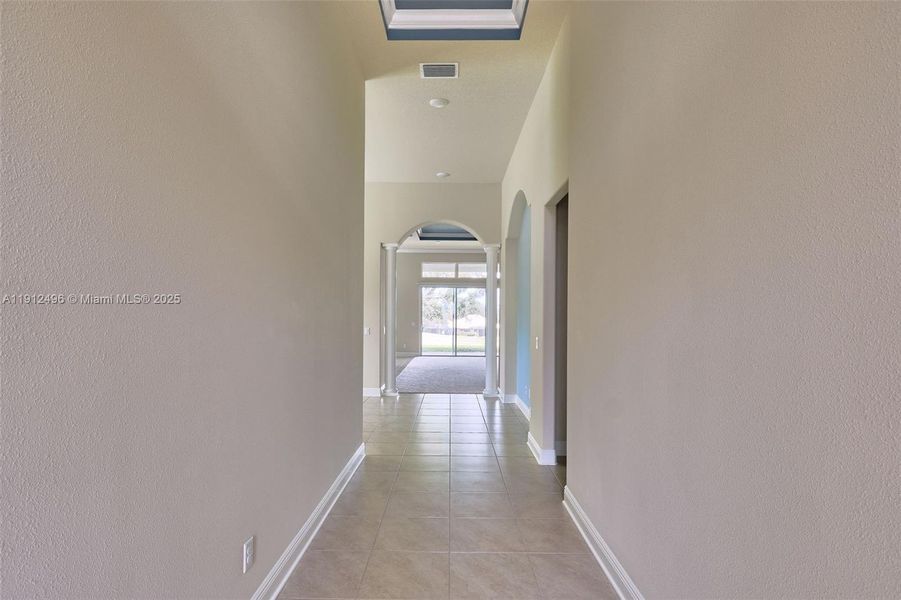 Spacious, unfurnished interior of a new home in , Hernando (Image 22).