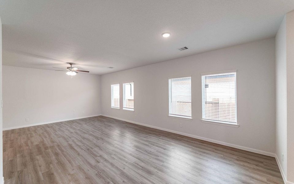 Spacious, unfurnished interior of a new home in The Pines at Seven Coves, Willis (Image 7).