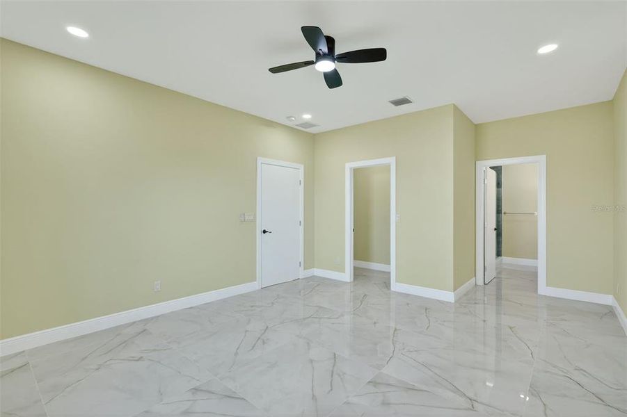 Spacious, unfurnished interior of a new home in , Vero Beach (Image 11).