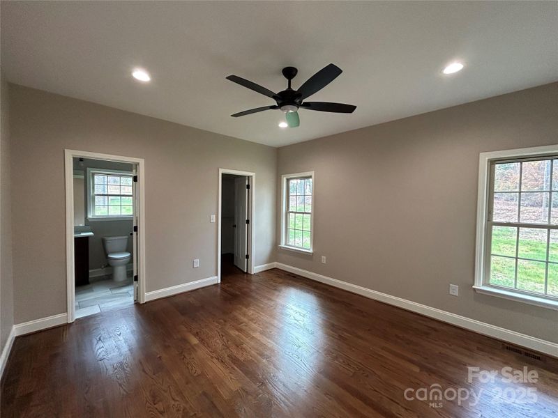 Spacious, unfurnished interior of a new home in , Newton (Image 13).