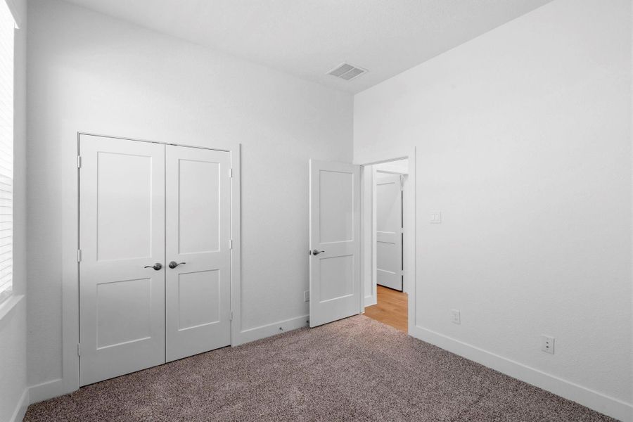 Spacious, unfurnished interior of a new home in Wildrye 45', Waller (Image 21).